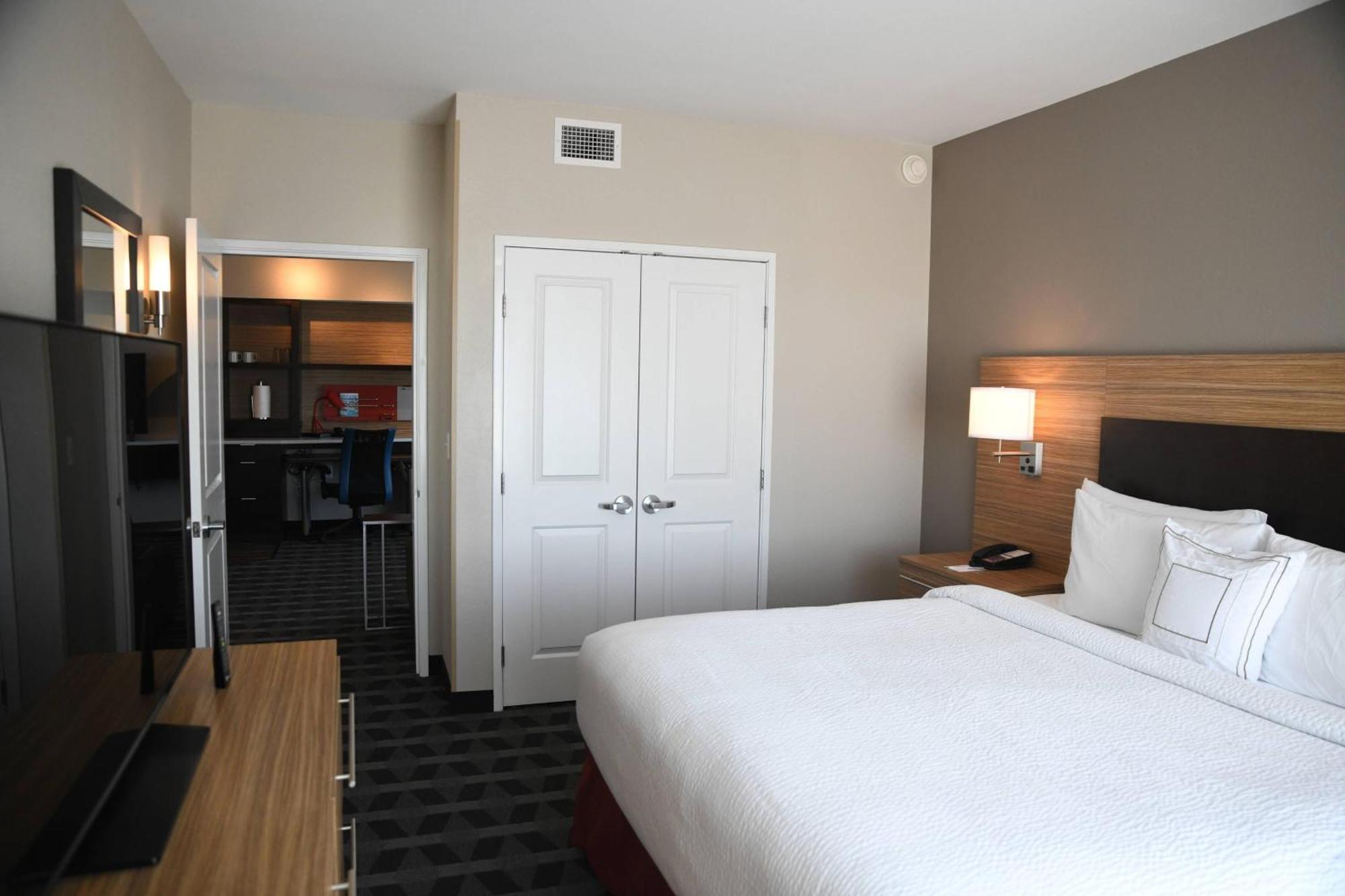 Towneplace Suites Kansas City At Briarcliff Exterior foto